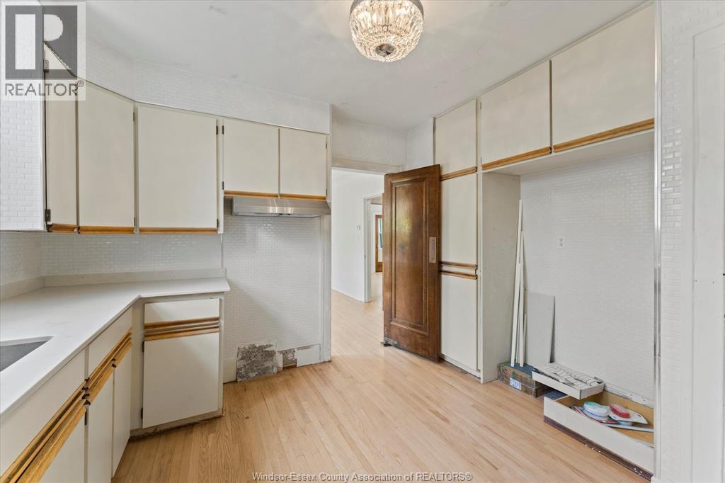 Photo 21 of 216 Thompson Boulevard, Windsor ON