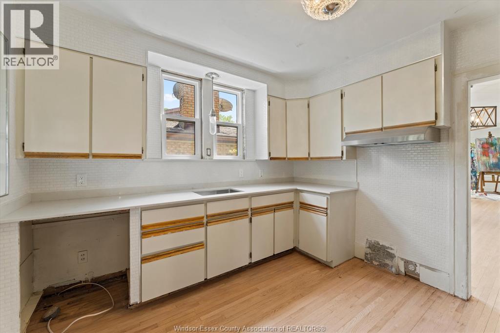 Photo 22 of 216 Thompson Boulevard, Windsor ON