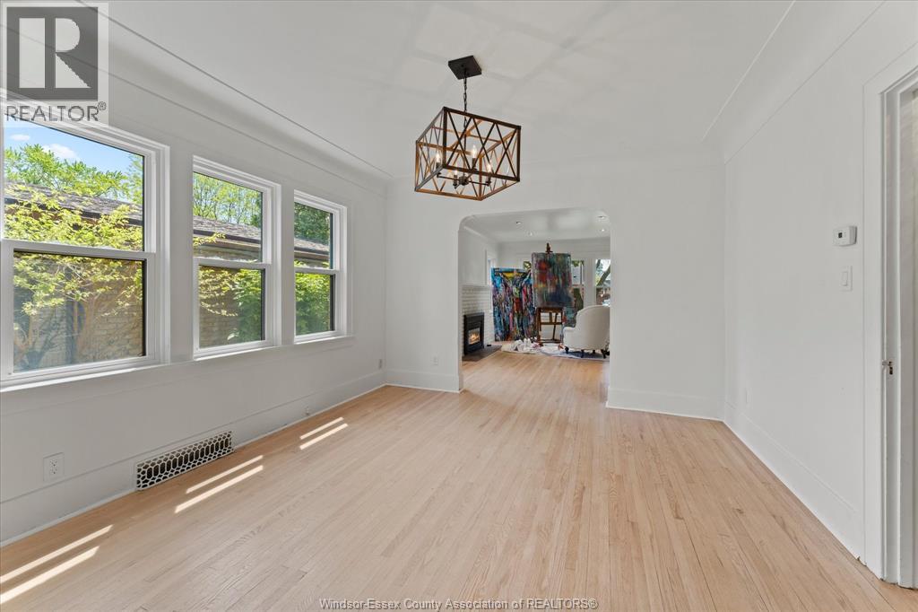Photo 25 of 216 Thompson Boulevard, Windsor ON