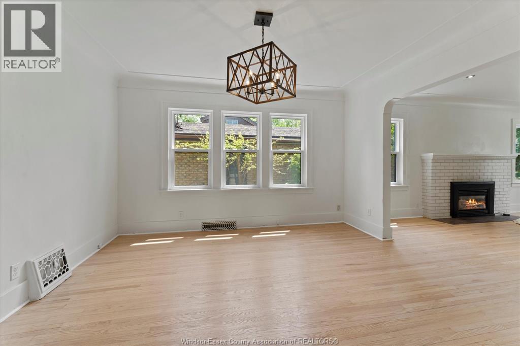 Photo 26 of 216 Thompson Boulevard, Windsor ON