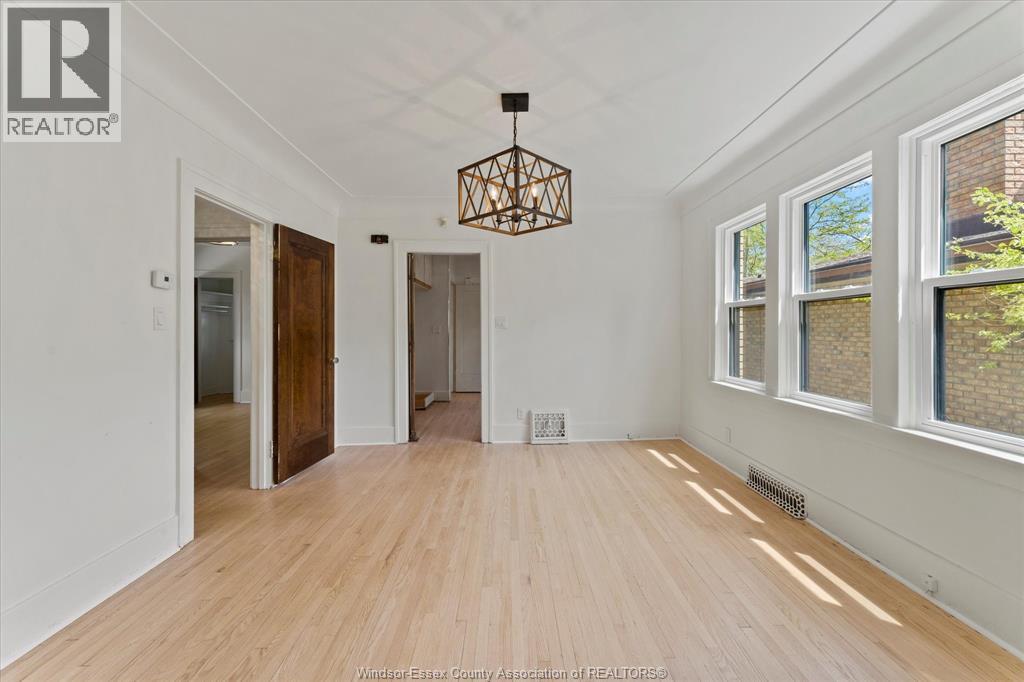 Photo 27 of 216 Thompson Boulevard, Windsor ON