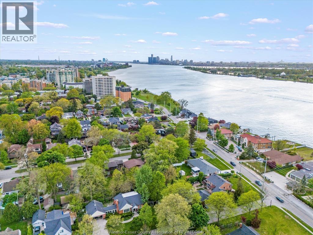 Photo 3 of 216 Thompson Boulevard, Windsor ON