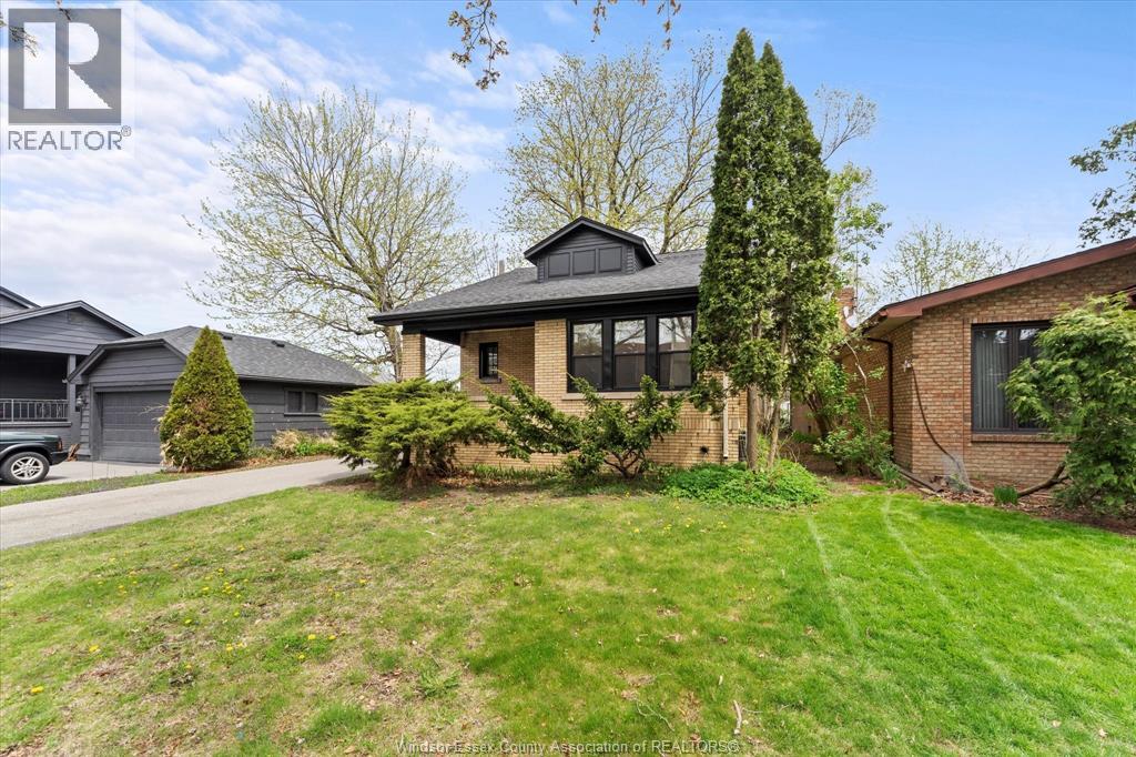 Photo 35 of 216 Thompson Boulevard, Windsor ON