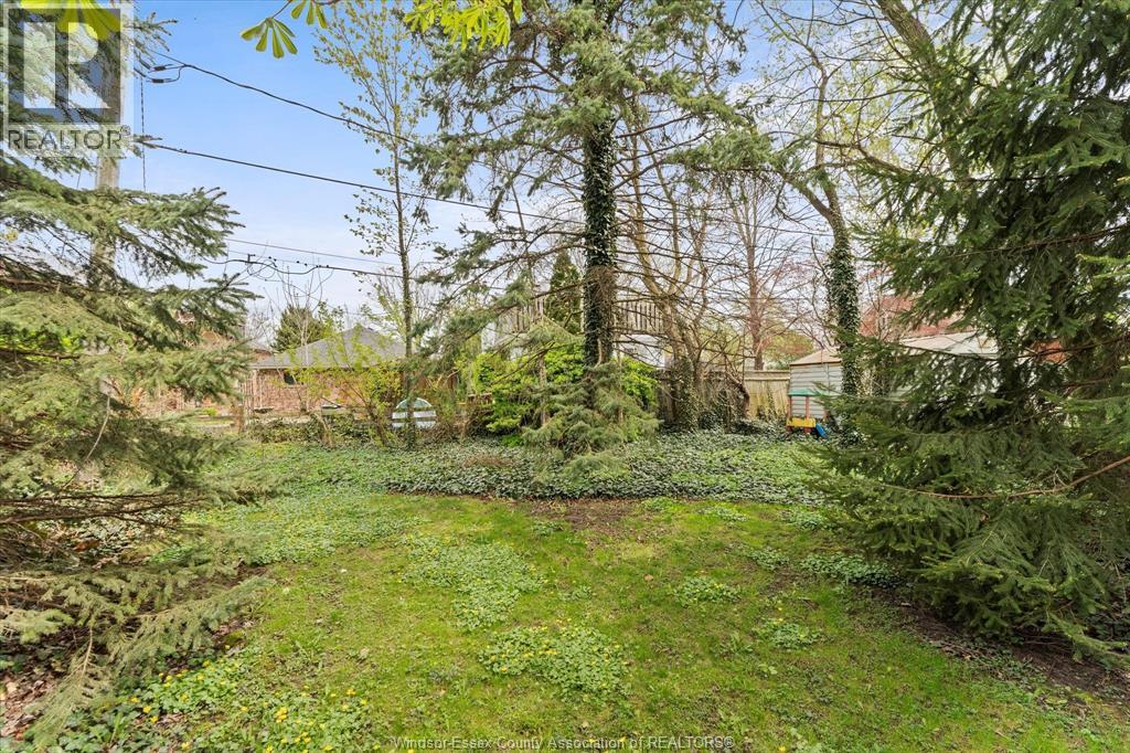 Photo 36 of 216 Thompson Boulevard, Windsor ON