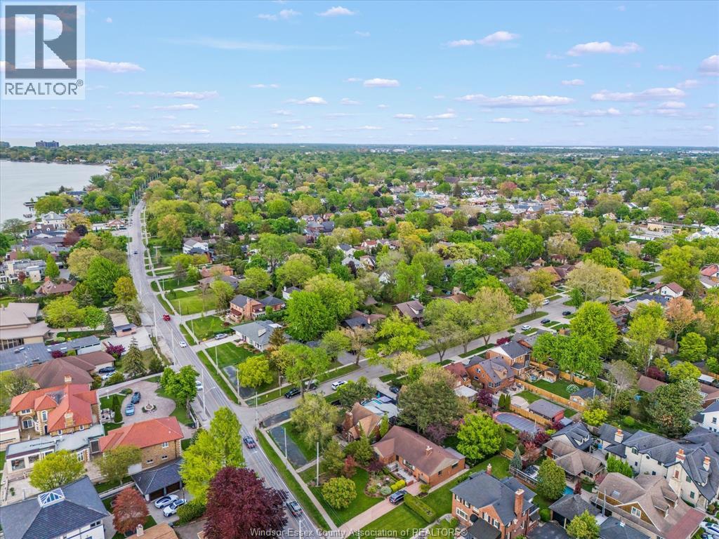Photo 5 of 216 Thompson Boulevard, Windsor ON