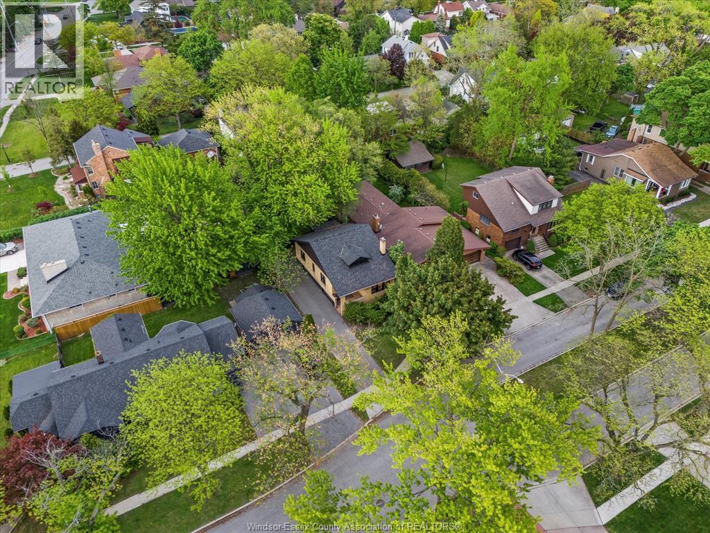 Photo 7 of 216 Thompson Boulevard, Windsor ON