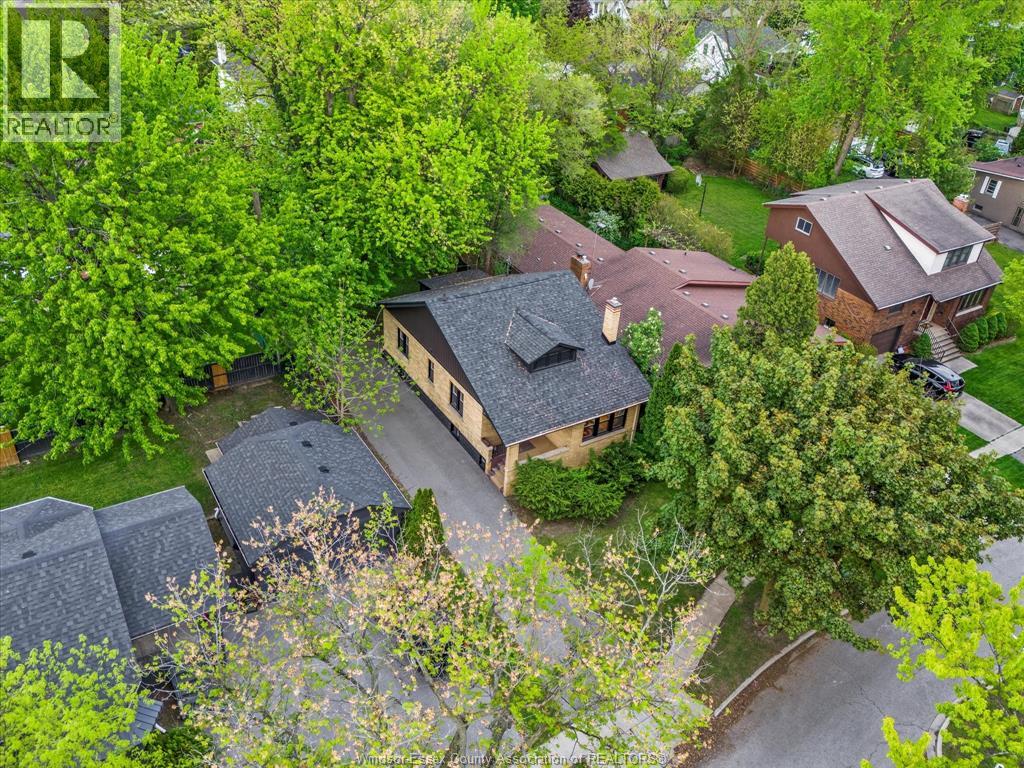 Photo 9 of 216 Thompson Boulevard, Windsor ON