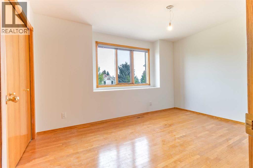 Photo 19 of 43 Signal Hill Mews Sw, Calgary AB