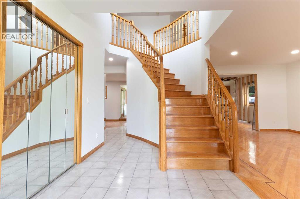 Photo 2 of 43 Signal Hill Mews Sw, Calgary AB