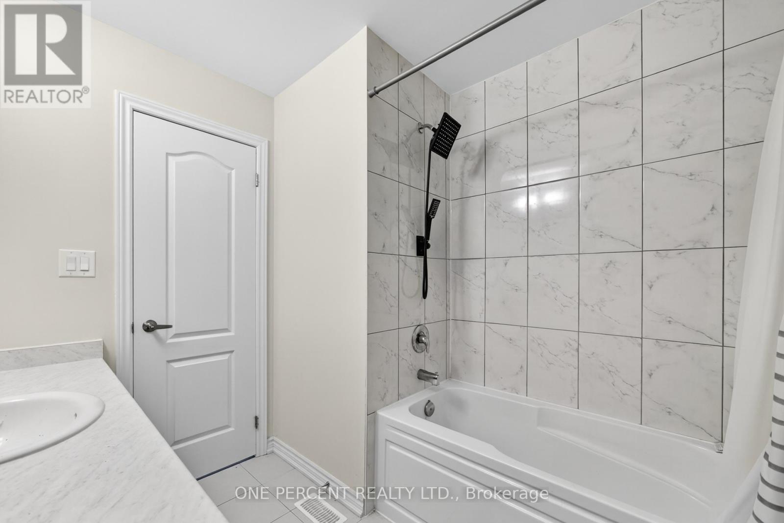 Photo 27 of 49 Sugar May Avenue, Thorold ON