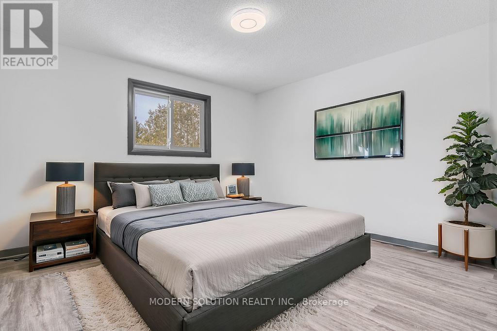 Photo 10 of 82 Shea Crescent, Kitchener ON