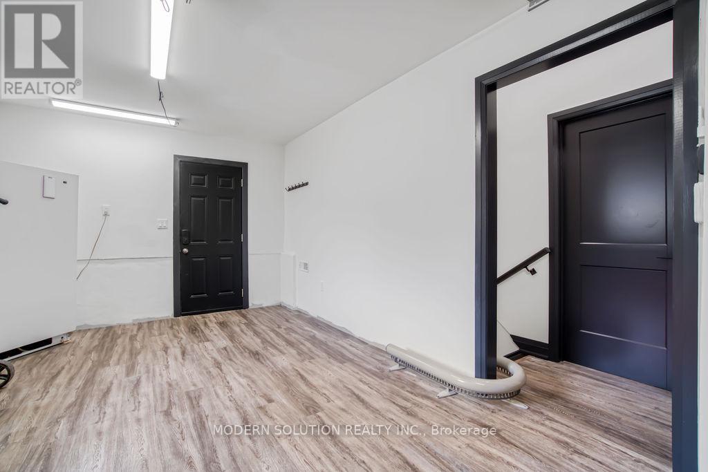 Photo 16 of 82 Shea Crescent, Kitchener ON
