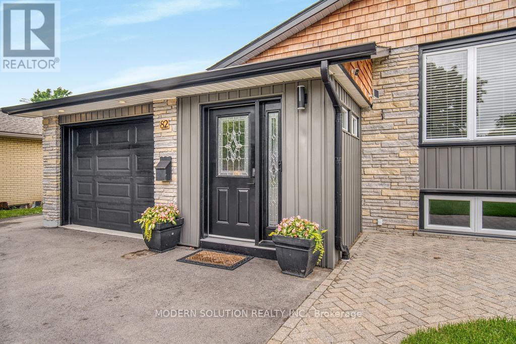 Photo 3 of 82 Shea Crescent, Kitchener ON