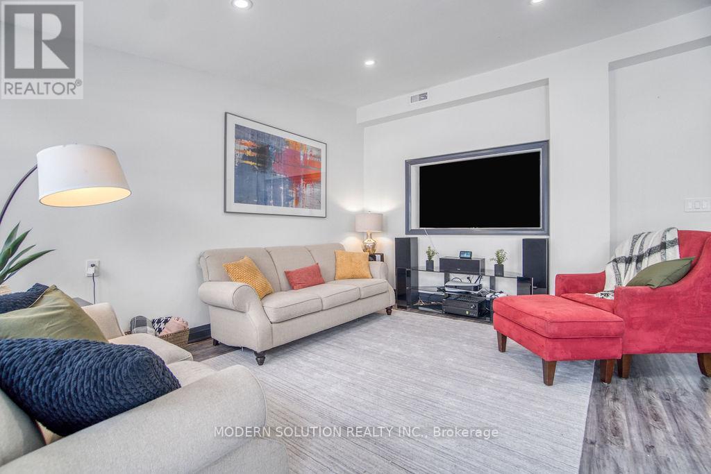 Photo 32 of 82 Shea Crescent, Kitchener ON