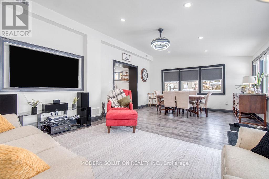 Photo 33 of 82 Shea Crescent, Kitchener ON