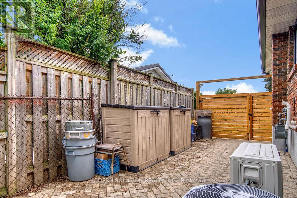 Photo 44 of 82 Shea Crescent, Kitchener ON