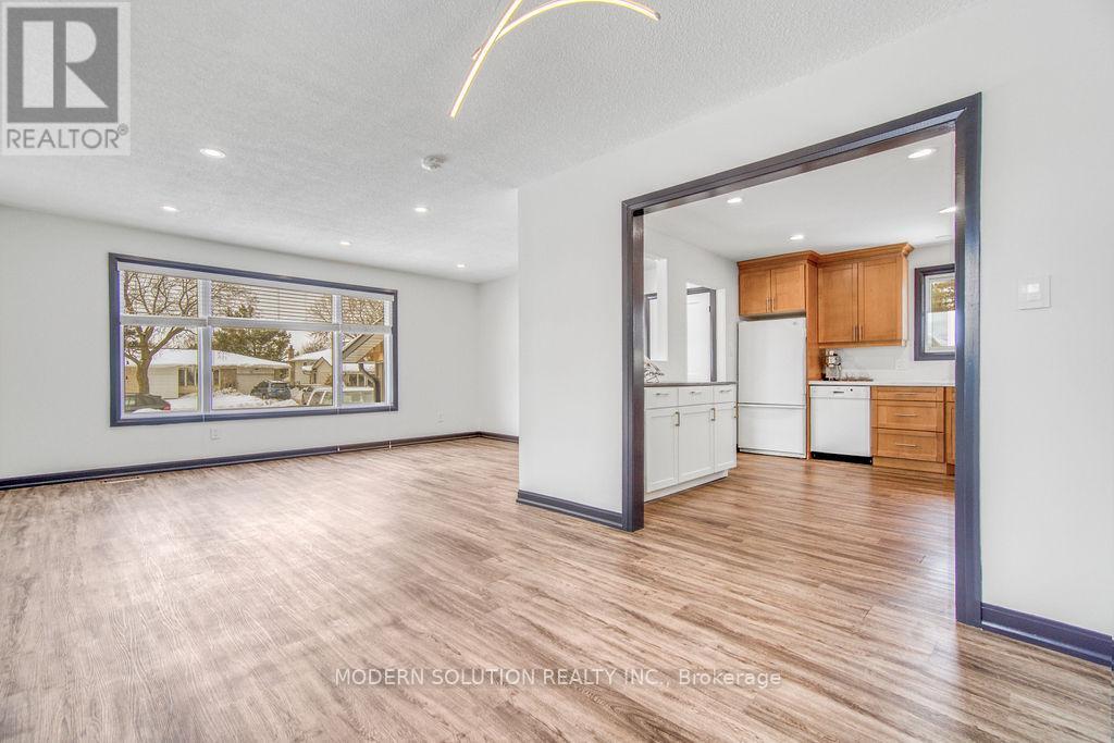 Photo 7 of 82 Shea Crescent, Kitchener ON