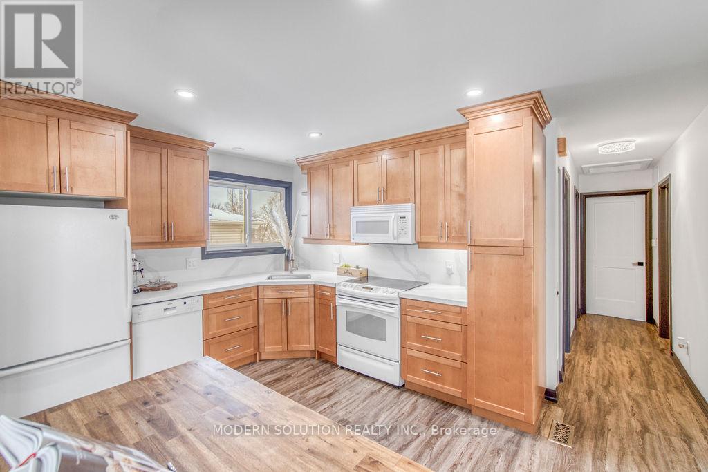 Photo 8 of 82 Shea Crescent, Kitchener ON