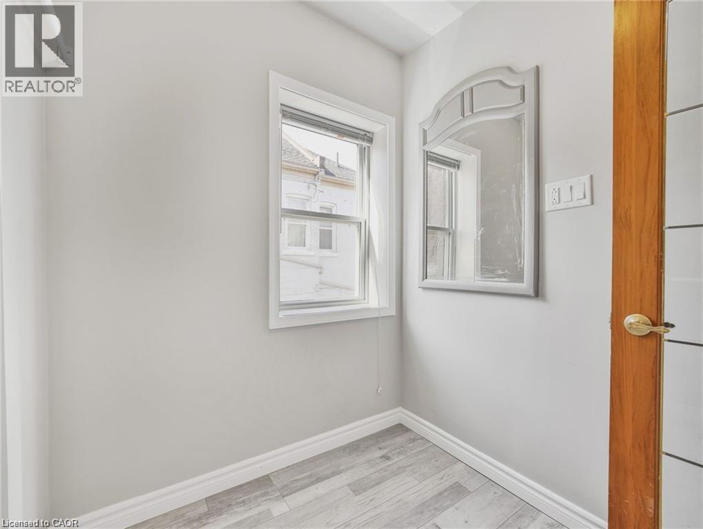Photo 31 of 14 Victoria Avenue N, Hamilton ON