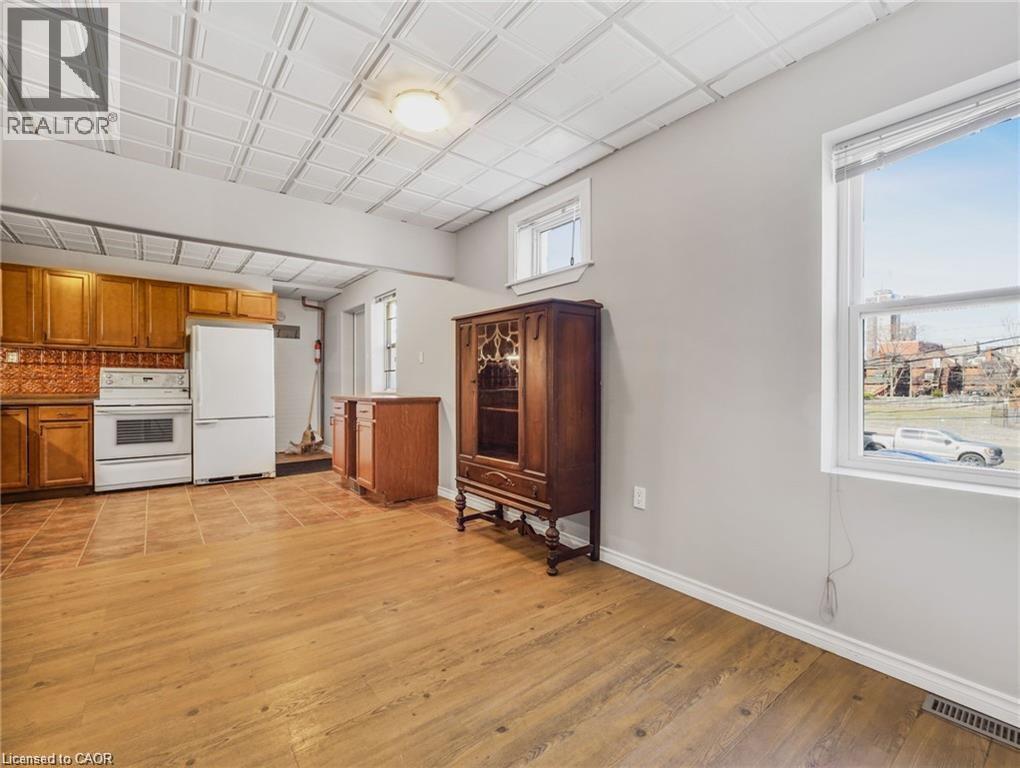 Photo 5 of 14 Victoria Avenue N, Hamilton ON