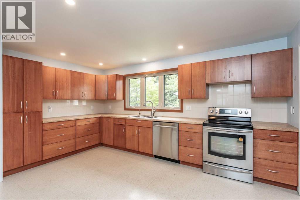 Photo 7 of 11 Osborne Street, Red Deer AB