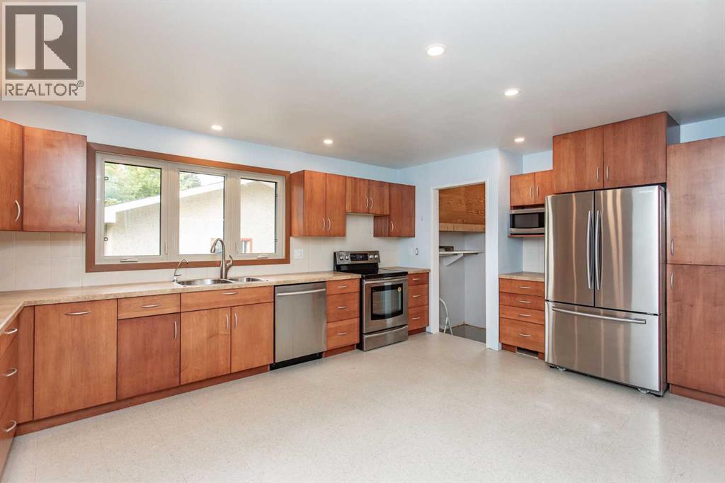 Photo 6 of 11 Osborne Street, Red Deer AB