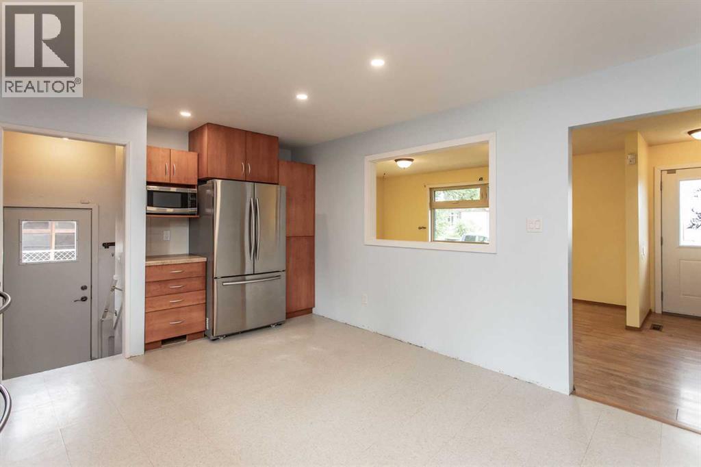 Photo 8 of 11 Osborne Street, Red Deer AB