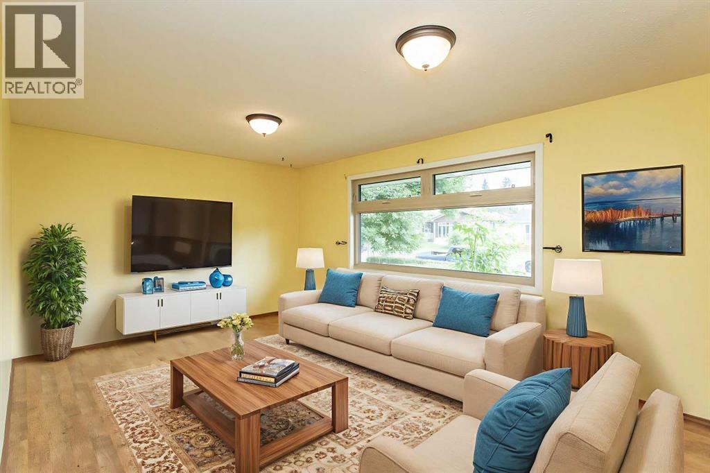 Photo 3 of 11 Osborne Street, Red Deer AB