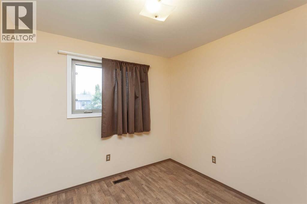 Photo 15 of 11 Osborne Street, Red Deer AB