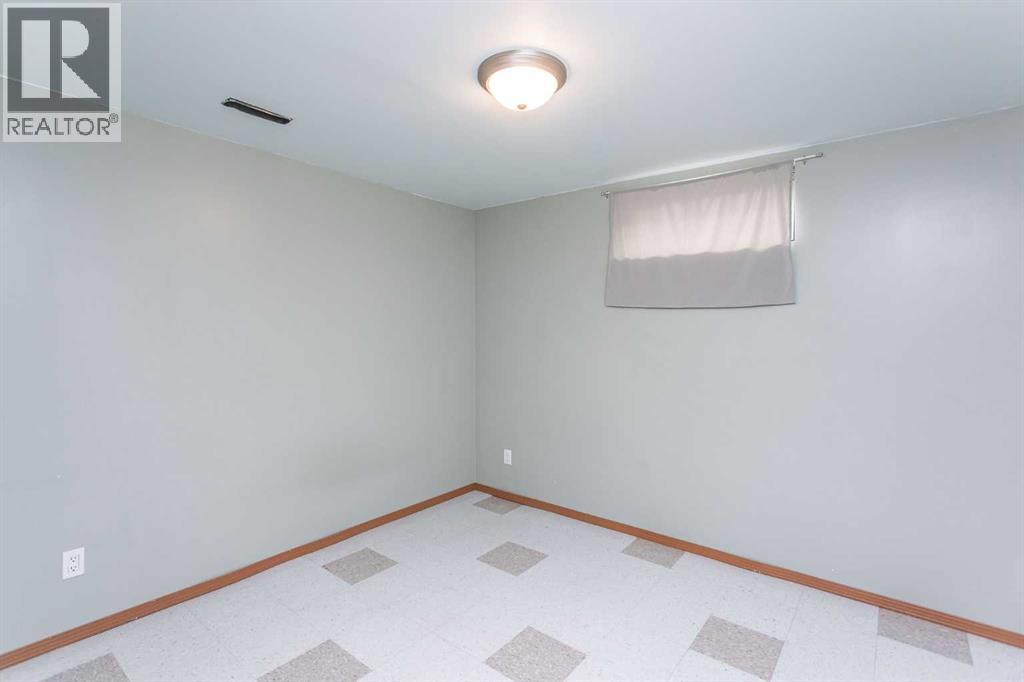 Photo 21 of 11 Osborne Street, Red Deer AB