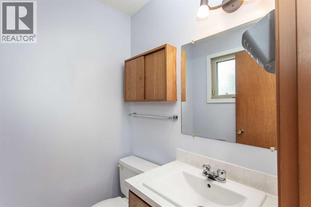 Photo 13 of 11 Osborne Street, Red Deer AB