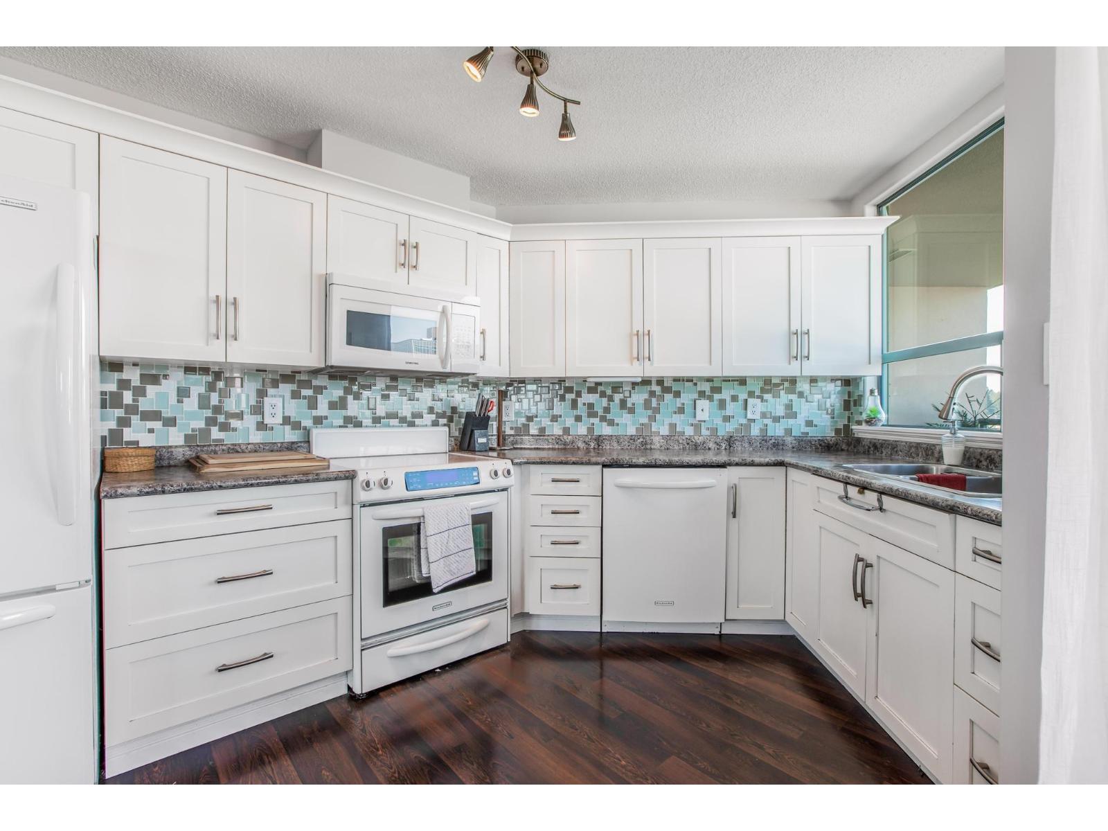 Photo 13 of 806 33065 Mill Lake Road, Abbotsford BC