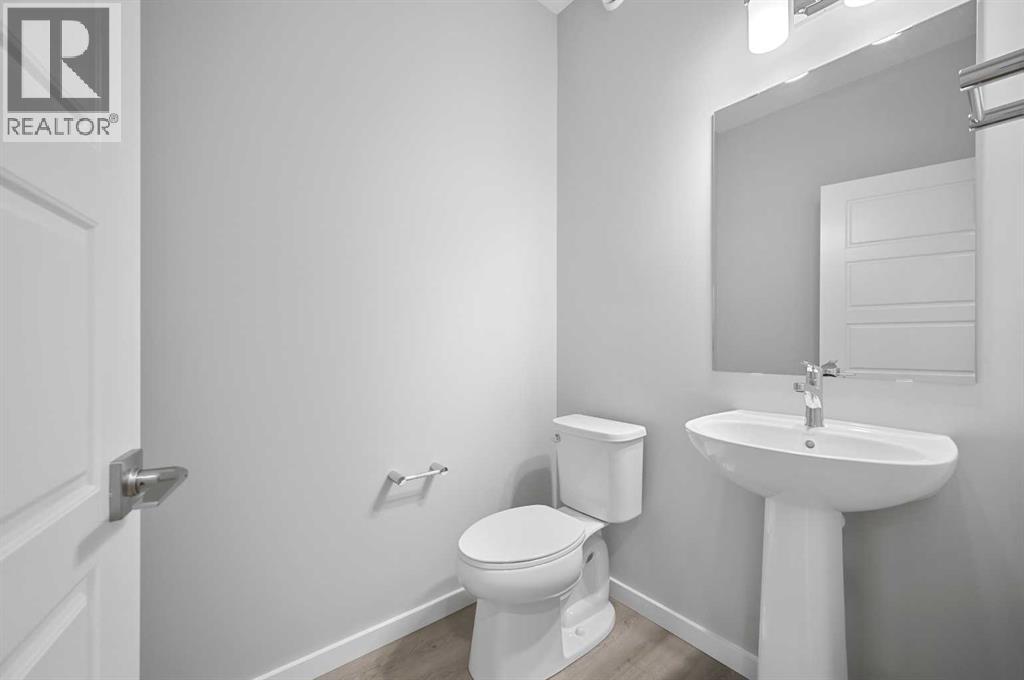 Photo 8 of 45 Emmett Crescent, Red Deer AB