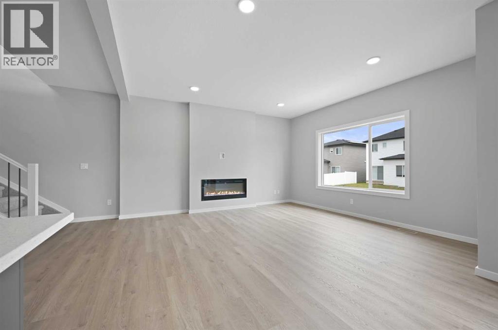 Photo 11 of 45 Emmett Crescent, Red Deer AB