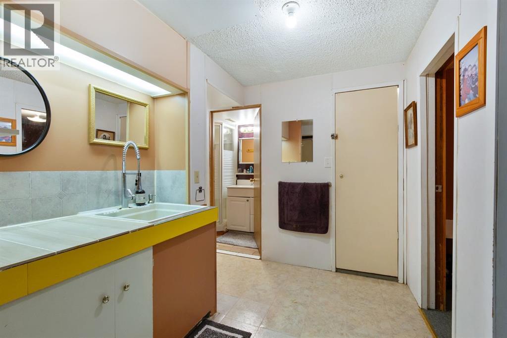 Photo 24 of 2109 18 Avenue, Bowden AB