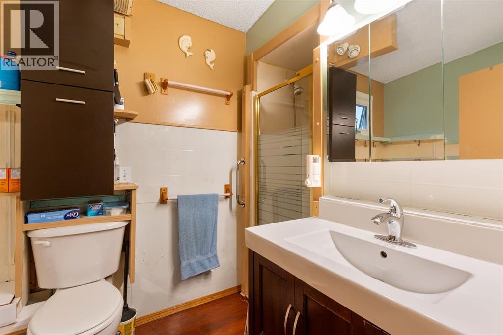 Photo 22 of 2109 18 Avenue, Bowden AB