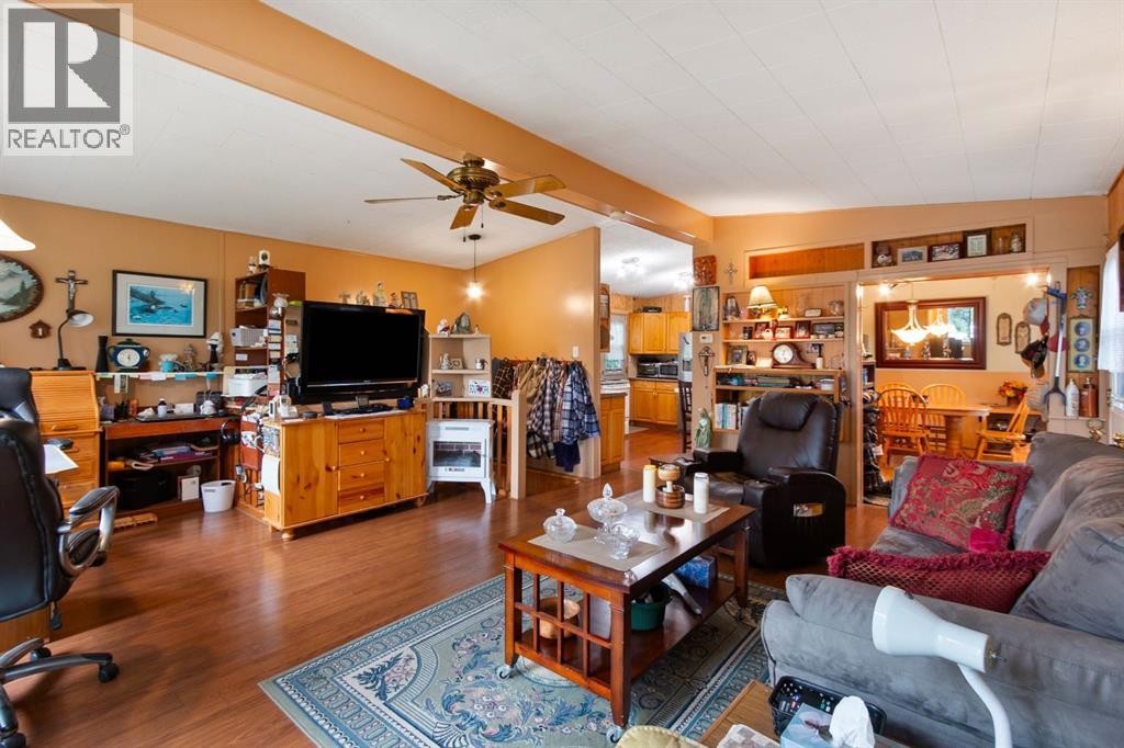 Photo 12 of 2109 18 Avenue, Bowden AB
