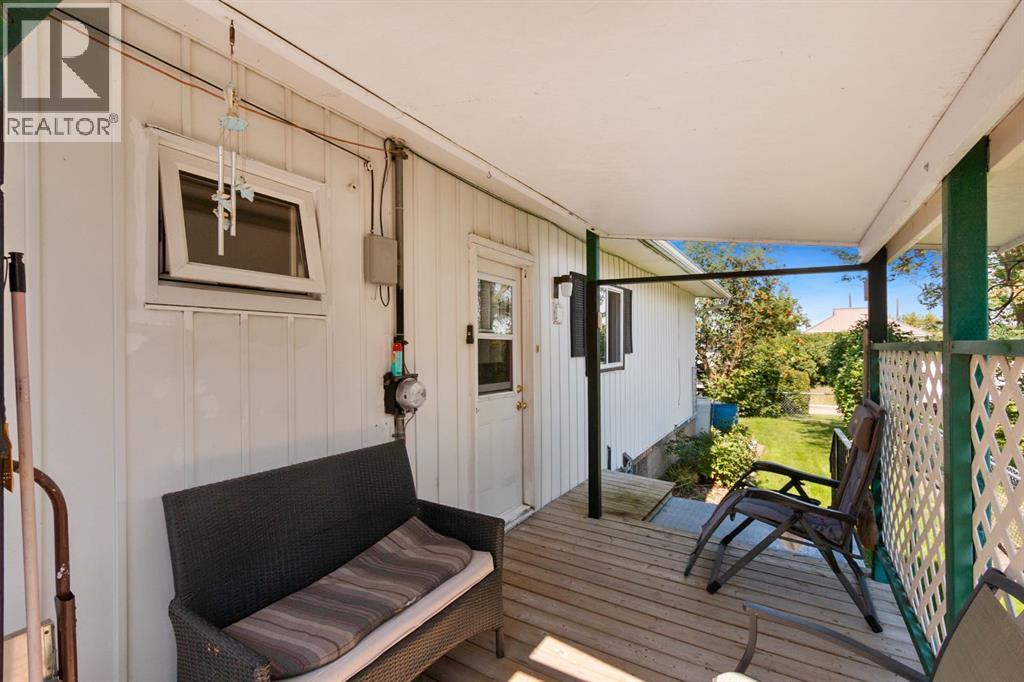 Photo 6 of 2109 18 Avenue, Bowden AB