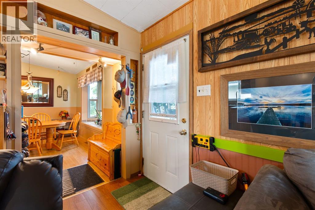 Photo 7 of 2109 18 Avenue, Bowden AB
