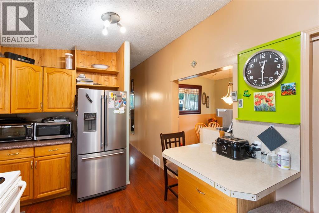 Photo 8 of 2109 18 Avenue, Bowden AB
