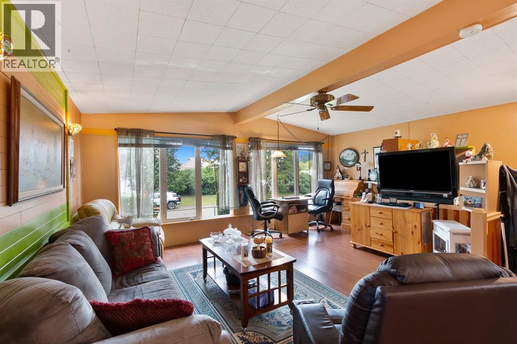 Photo 15 of 2109 18 Avenue, Bowden AB