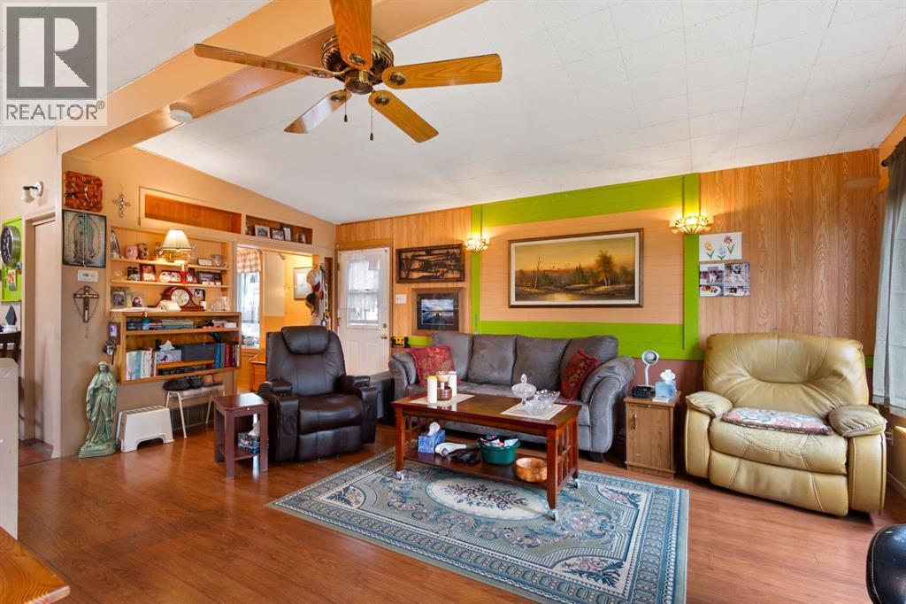 Photo 16 of 2109 18 Avenue, Bowden AB