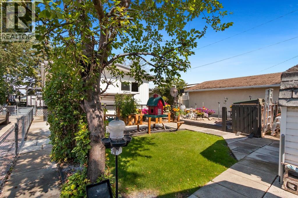 Photo 36 of 2109 18 Avenue, Bowden AB
