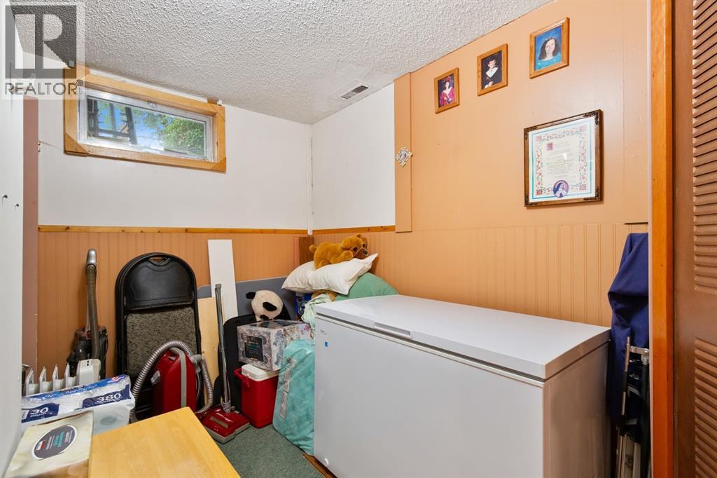Photo 31 of 2109 18 Avenue, Bowden AB