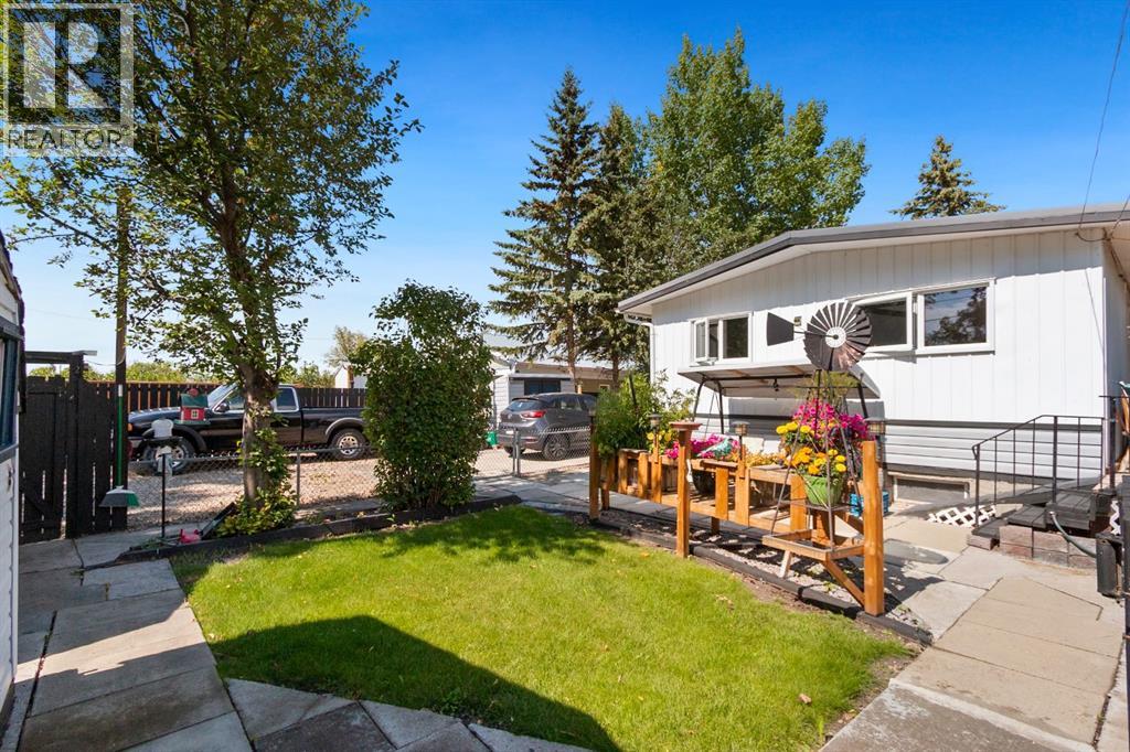 Photo 37 of 2109 18 Avenue, Bowden AB