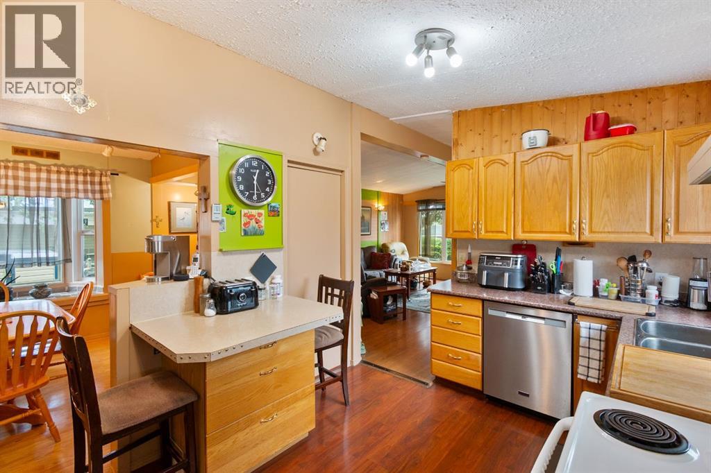 Photo 11 of 2109 18 Avenue, Bowden AB