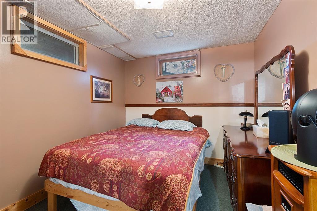 Photo 23 of 2109 18 Avenue, Bowden AB