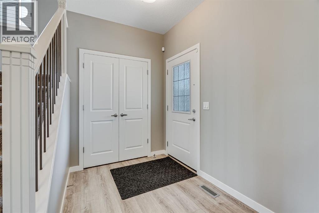 Photo 4 of 92 Hillcrest Avenue Sw, Airdrie AB