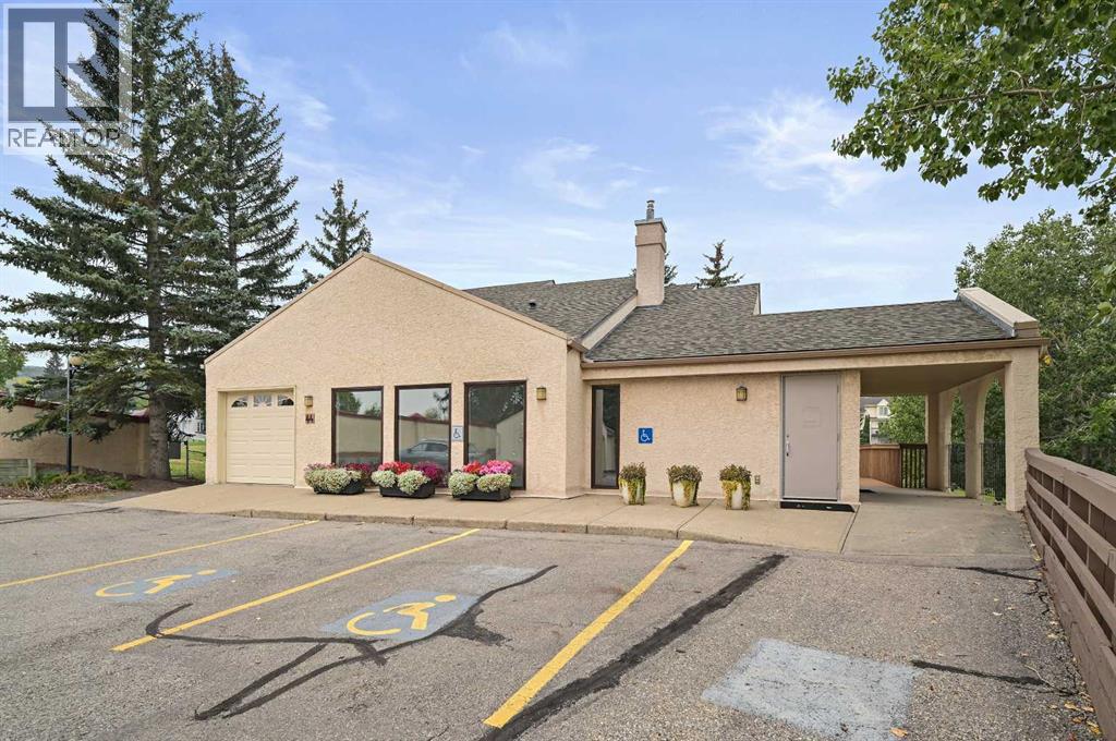 Photo 33 of 22 Sandarac Circle Nw, Calgary AB