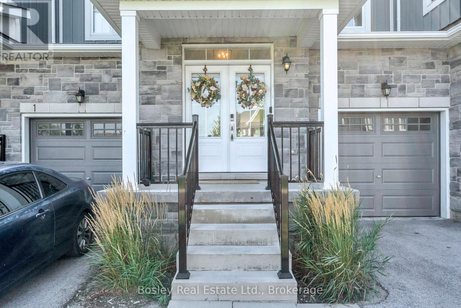 Photo 2 of 2 218 Crosswinds Boulevard, Blue Mountains ON